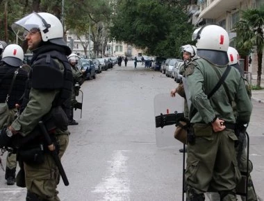 Θεσσαλονίκη: Δικαστήριο καταδίκασε αστυνομικό των ΜΑΤ για επικίνδυνη σωματική βλάβη σε διαδηλωτή